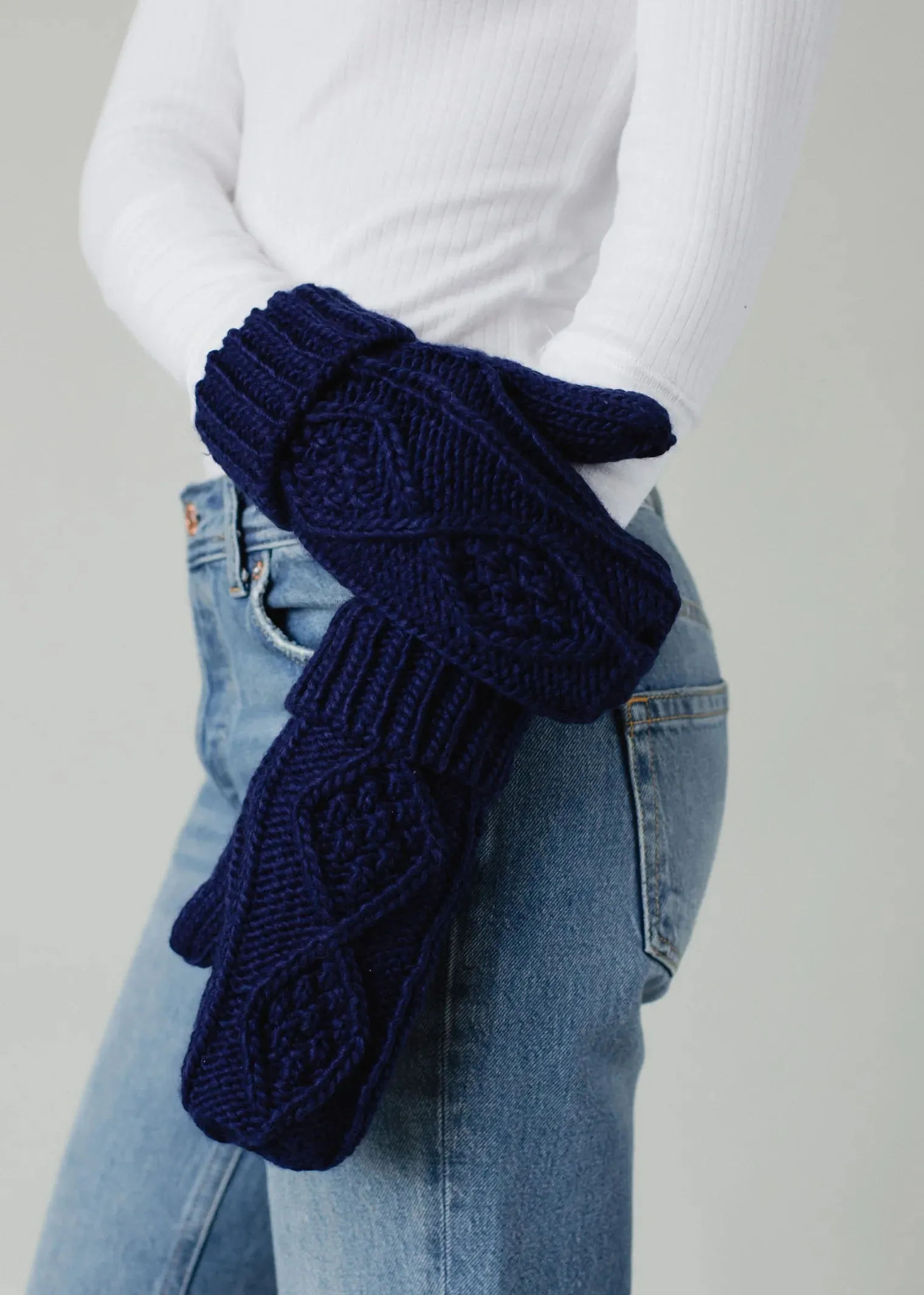 Cable Knit Mittens Navy