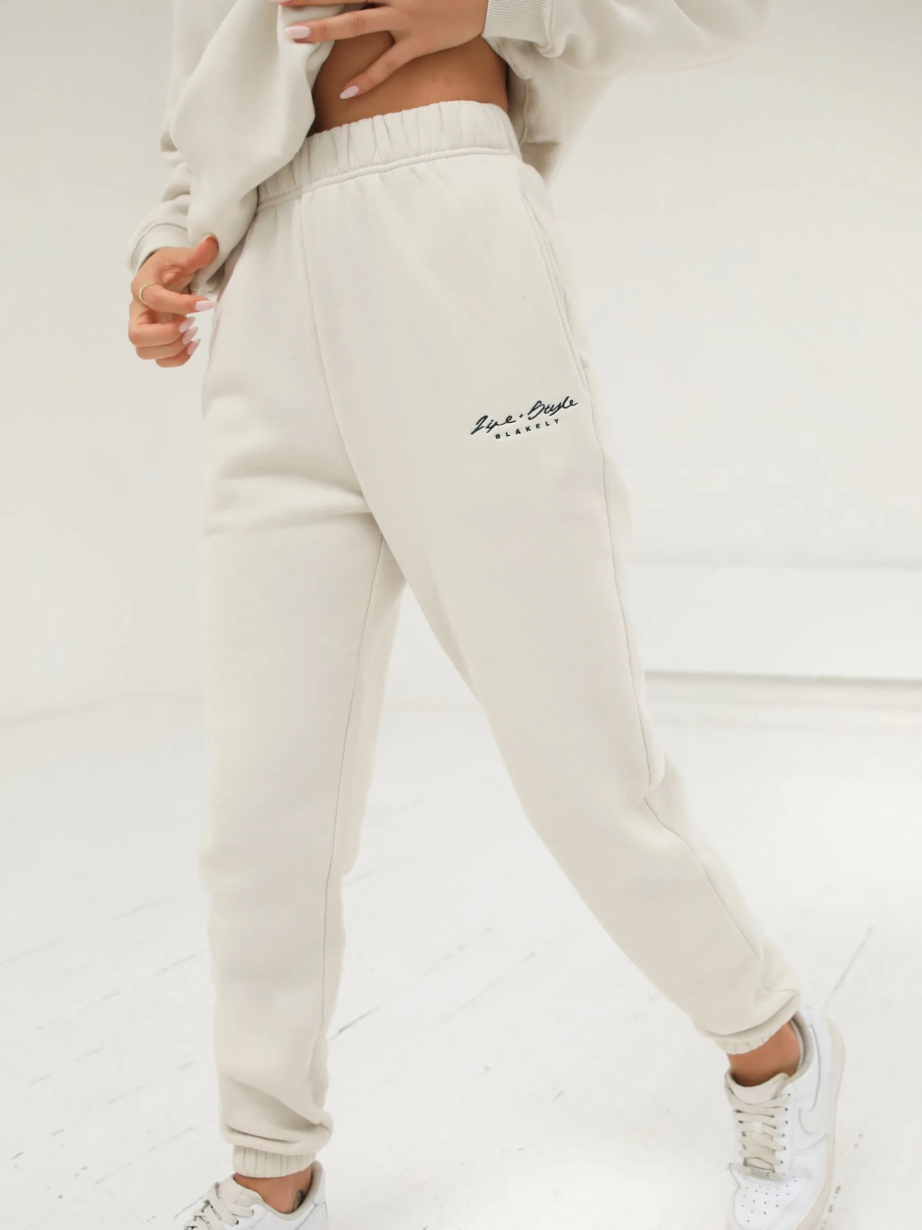 Life & Style II Loose Fitting Sweatpants - Chalk