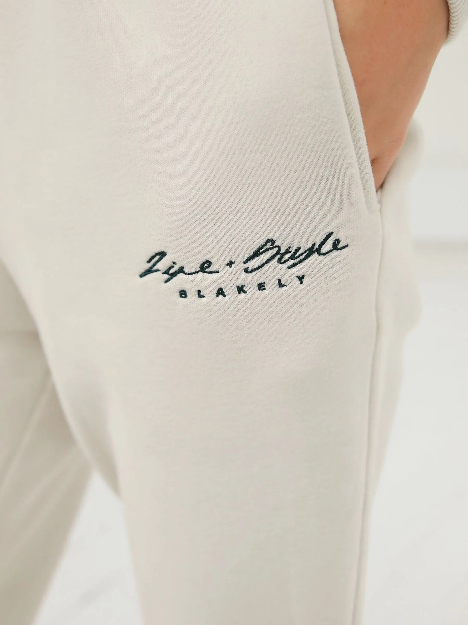 Life & Style II Loose Fitting Sweatpants - Chalk