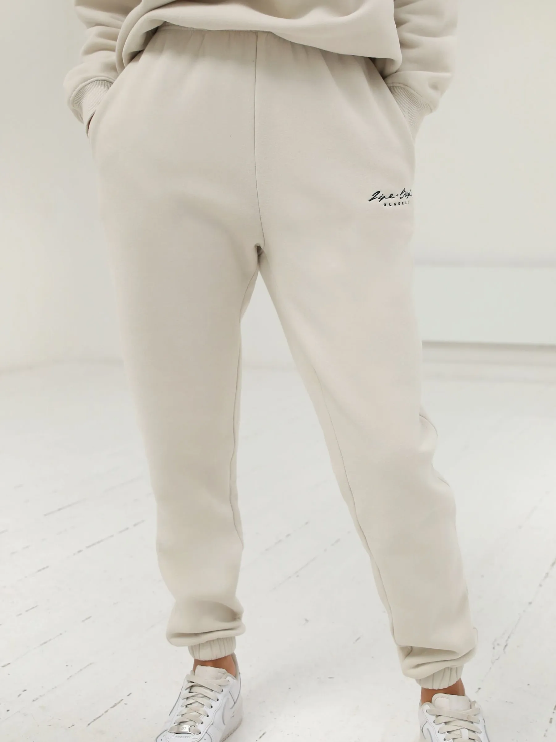 Life & Style II Loose Fitting Sweatpants - Chalk