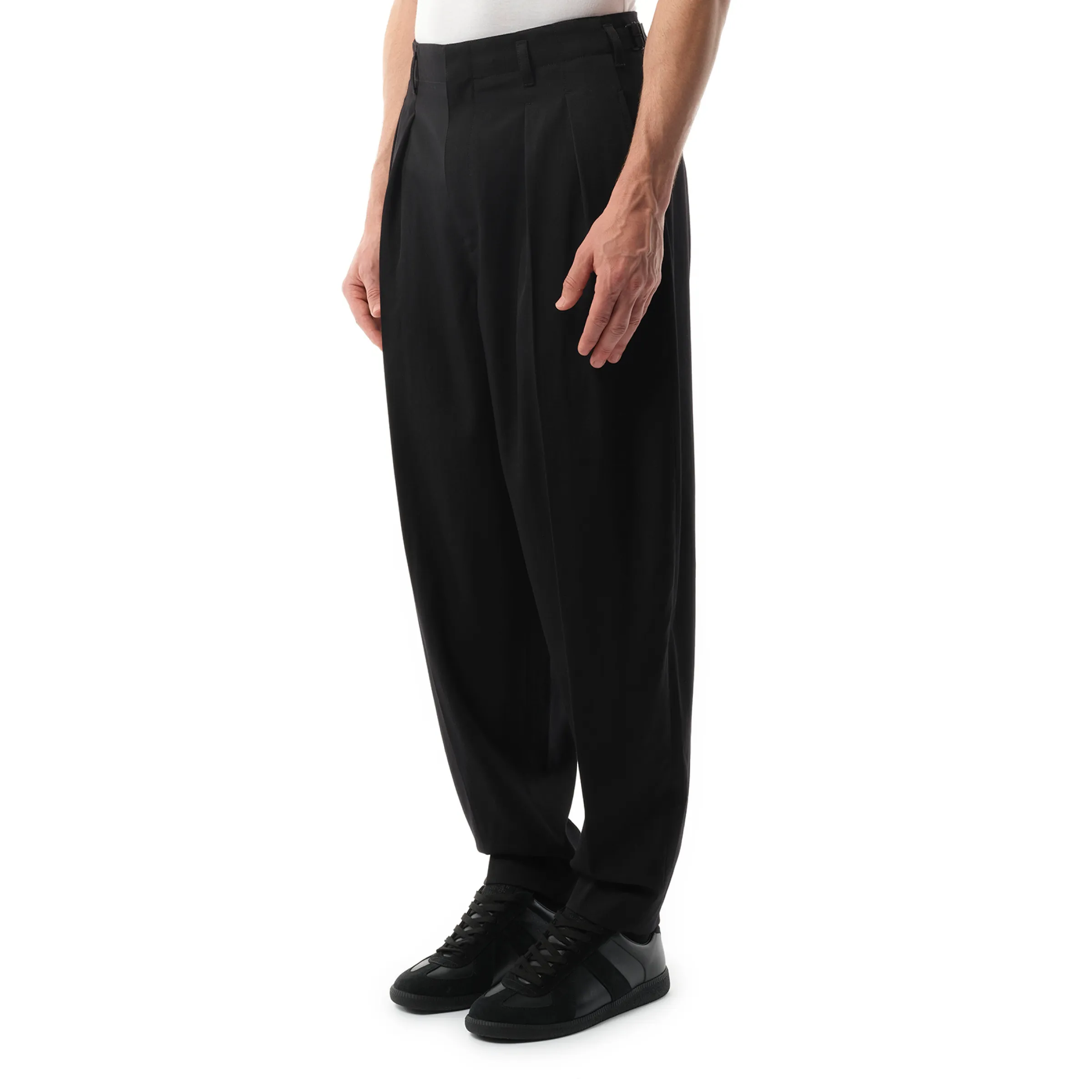 Pleated Tapered Pants in Black