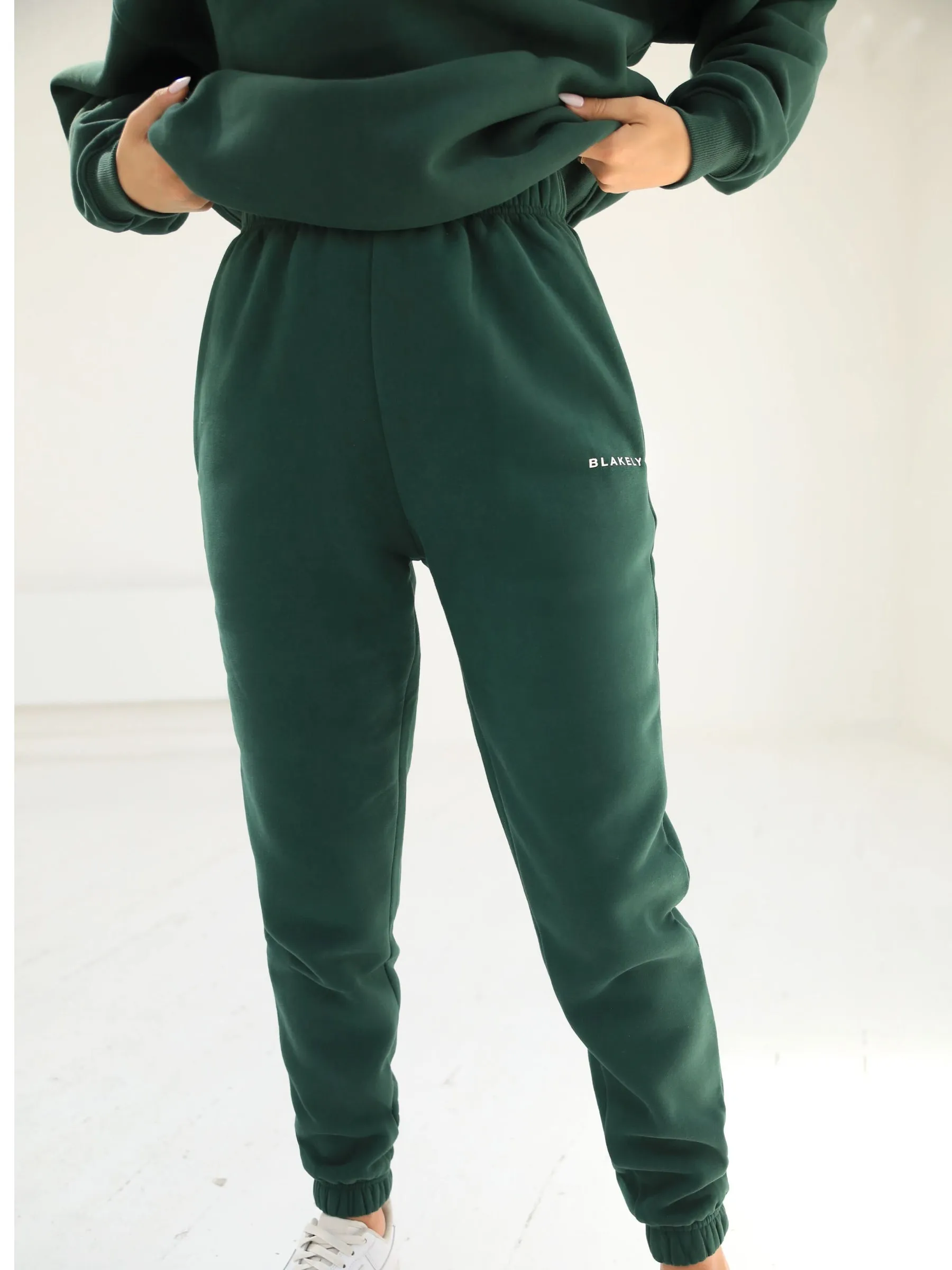 Riviera Initial Womens Sweatpants - Dark Green