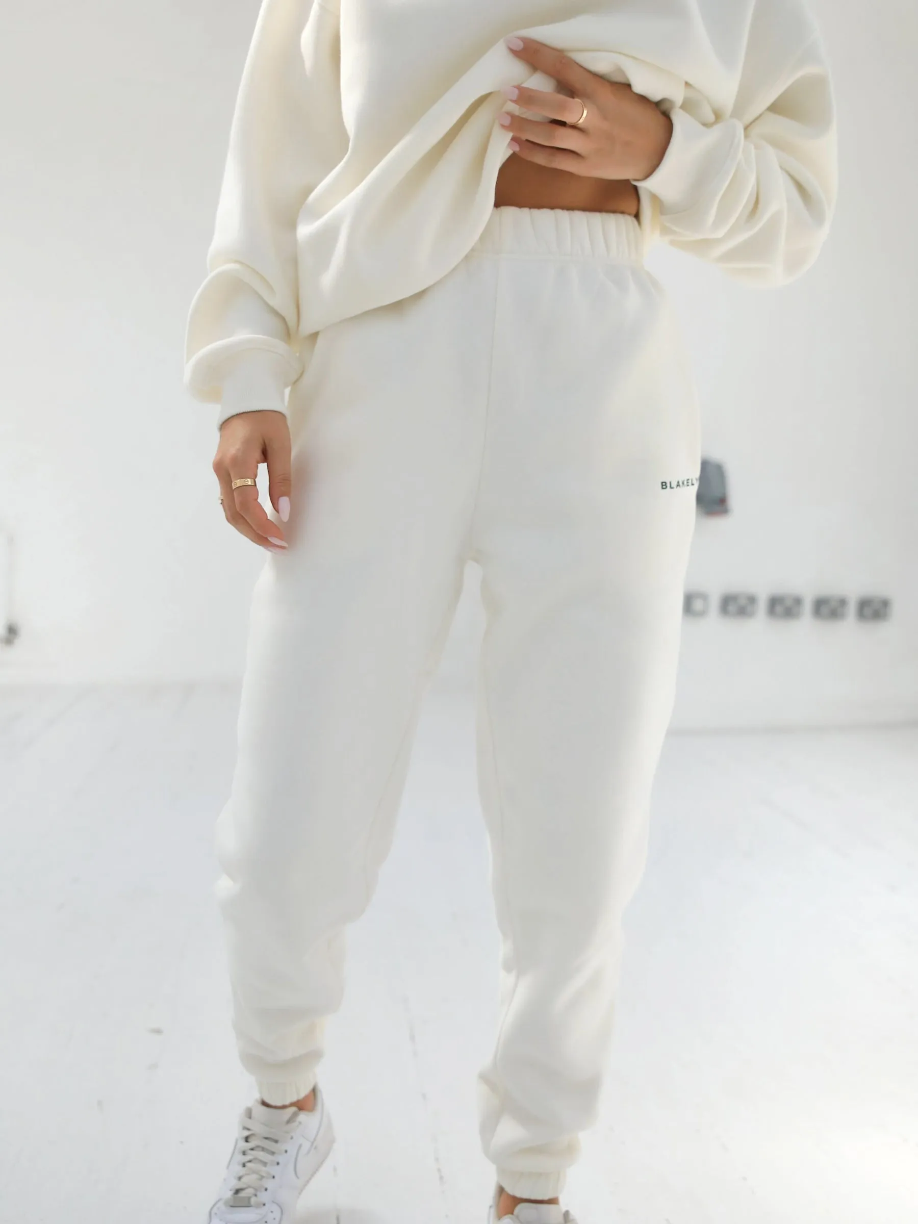 Riviera Initial Womens Sweatpants - Off White